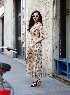 【图】街拍摄影师Lee Oliveira镜头下的欧美型人：潮女钟爱裙装Look，型男穿搭也可圈可点_第4页_秀场外街拍_海报时尚网