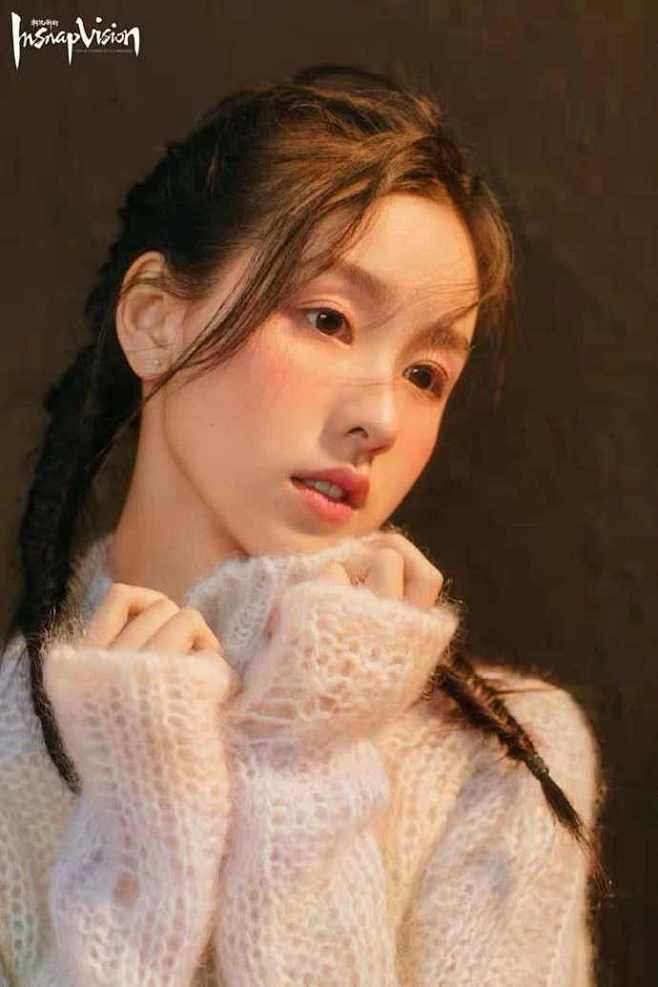 陈都灵ICON-F时尚画报
「都」式态...