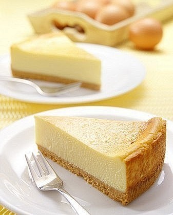 【蛋糕】1.奶油奶酪+黄油.牛奶拌匀;2...