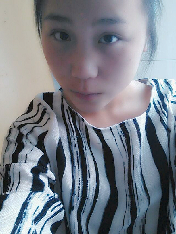 嘻嘻，一个爱自拍的傻妞