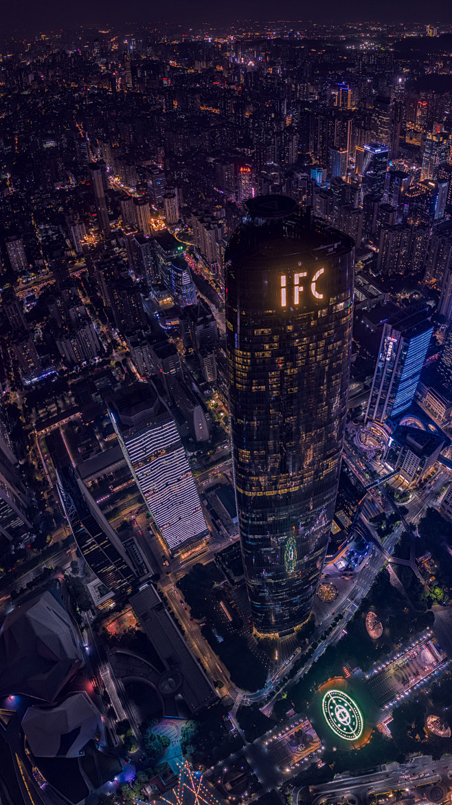 广州cbd花城广场航拍夜景高楼群的图片世界各地的航拍摄影师拍手叫绝