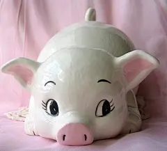 Vintage Ceramic Pig Statue /Babies Room /Nursery Decor/Gift Card