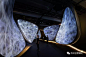 悬浮式交互弧线幕墙｜三星Galaxy S8 : 　　 　　扎哈·哈迪德建筑事务所在2017年米兰设计周上与三星公司和Universal Everything设计公司共同合作完成了一个全方位数码体验技术装置，并将于这周在意大利米兰向公众展示。该装置命名为“无限制”，同时该展馆