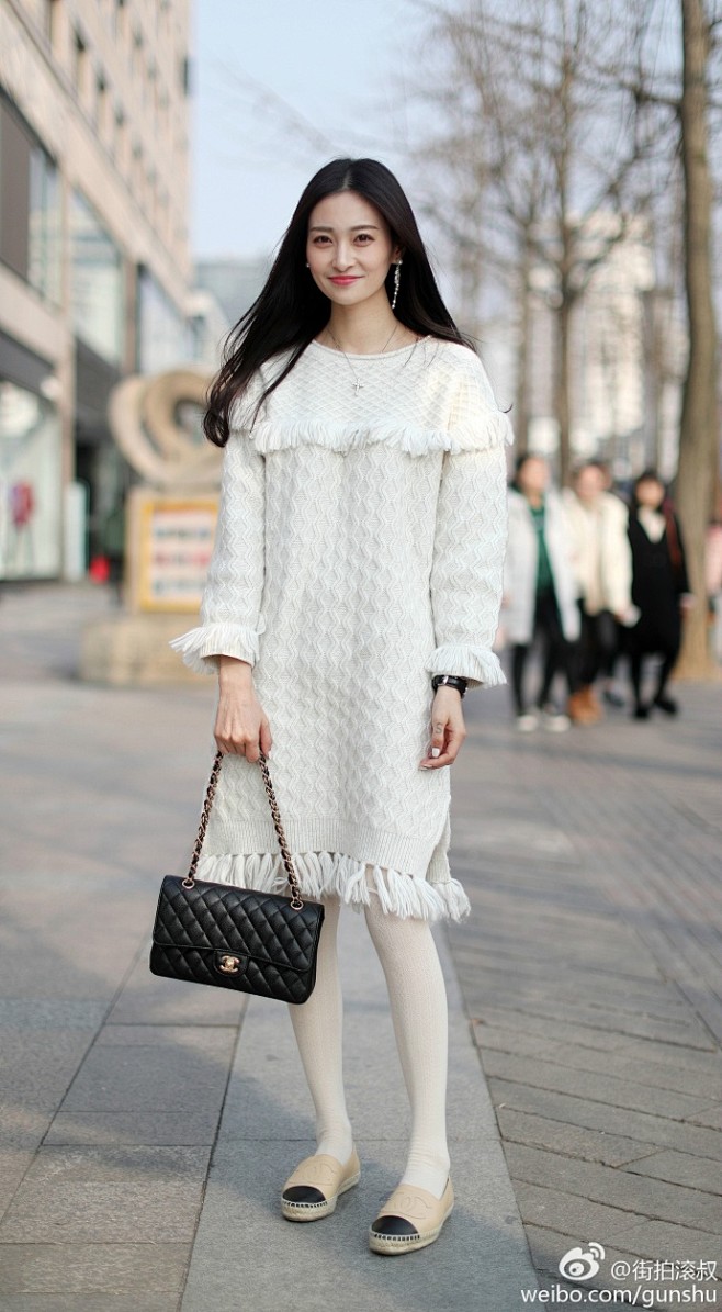 2月24日街拍更新今日最爱一身白孙甜甜小伙伴