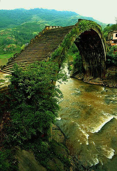四川达县，明代建的“彩虹桥”，世界上最美...