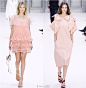 Chloé S/S 2017｜少女心满载的荷叶花边蝴蝶结，运动感的飘逸长裙，色调和款式讨喜还实穿，无疑又是小仙女们的心头好咯！