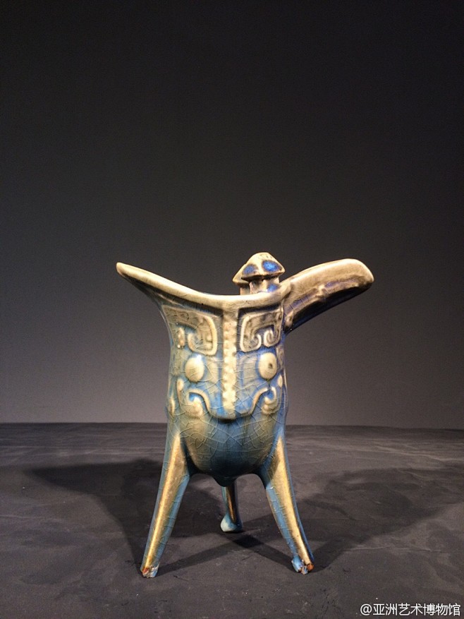 馆藏钧窑釉仿古青铜饕餮纹爵杯器高近二十厘米制作与烧造极其困难之三