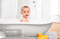 家里浴缸里可爱的小婴儿,Cute little baby in bathtub at home - 图虫创意-全球领先正版素材库-Adobe Stock中国独家合作伙伴