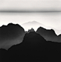 环游世界的摄影师 Michael Kenna 镜头下的中国山水，颇得中国水墨画的神韵。（michaelkenna.net）