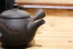 日本常滑烧伊藤高鳯黑泥切面梨皮丸型横手侧把紫砂陶泥泡茶急须壶-淘宝网