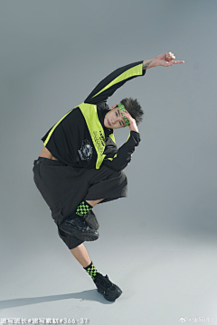 庸庸碌碌爬某人采集到速写素材