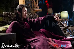 #电视剧烈火如歌# “侠气燃魂”版海报霸气上线，飒雪飞剑，炽焰逐天！今晚8点，烈火风云硝烟再起！《烈火如歌》燃情更新！@周渝民 @Dear-迪丽热巴 @张彬彬Vin @刘芮麟Wayne @龚蓓苾 @赖艺Leon @代斯daisy @张赫z_ryan ​​​​