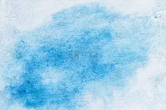 手绘蓝色水彩斑点的抽象背景，在白色背景上泼洒