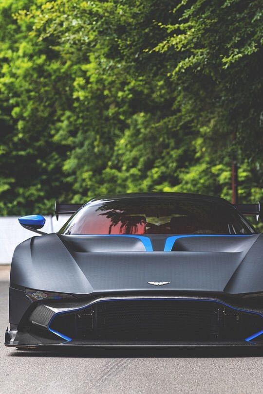 Aston Martin Vulcan ...