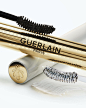 24-hour wear. Dizzying curl. The essential ritual for captivating eyes, to be worn alone or before Noir G Mascara.
Discover new Noir G Bee Primer, the new honey-infused serum to prime, volumise and care for lashes. Available at guerlain.com and in Guerlai