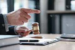 律师拍卖拍卖判决锤与法官。拍卖师击倒销售。