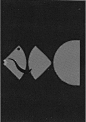 50年代日本平面设计受西方构成主义影响的典型海 报作品。
（二）形态图底化
“河野鹰思的鱼”的图形以抽象的几何造型为主，植于版面中央， 画面中出现了图形与图形以外的形态两大部分，图形本身的外轮廓线就 是一条分界线，这条分界线的存在打破了长期以来日本海报设计中的 绘画场景性，是海报设计走出绘画场景性走向图形化的一条革命线，使 得图形独立