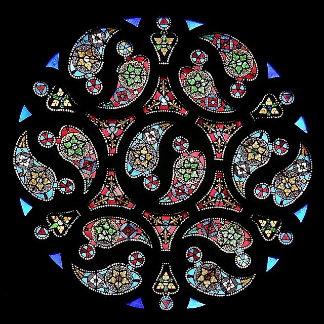 玫瑰窗（the rose window）...