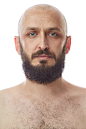 一个留着胡子的中年男人的肖像图片