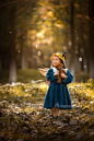 儿童摄影师阿杜的儿童摄影作品《暖秋里的小精灵》