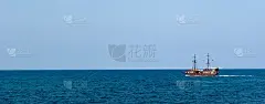 海盗船在海上巡航