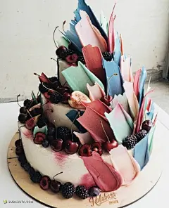 像油画的笔触一样，超有创意的蛋糕~ 好想掰一块下来吃 (cr.Kalabasa Bakery ) ​ ​​​​