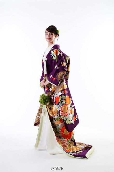 源自日本江户时代武家大礼服花嫁衣裳是日本的传统神前婚礼的必要穿着