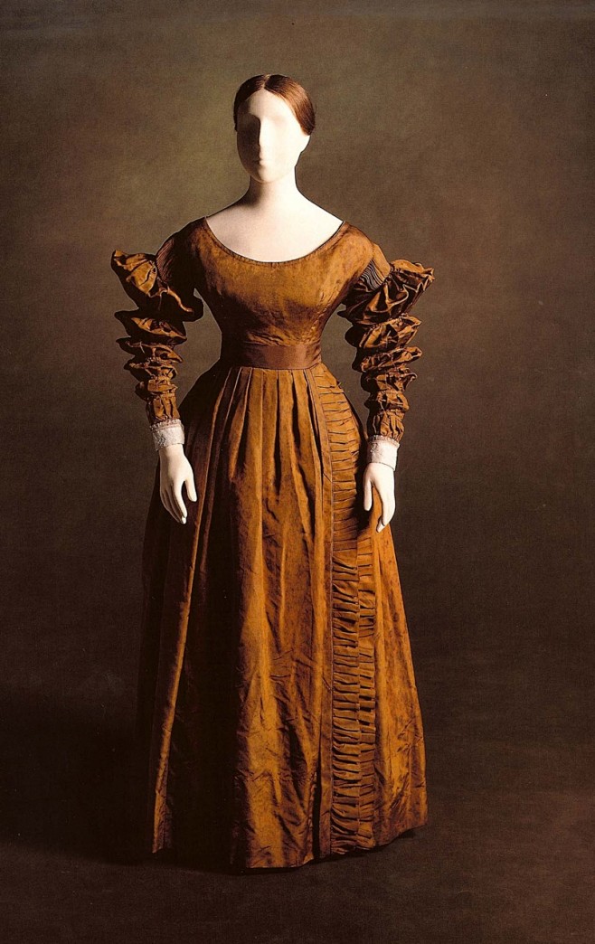 维多利亚女王的衣服（肯辛顿宫藏品，真正的...