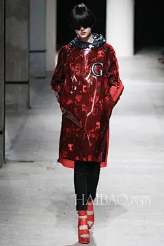 叛逆SM女郎的游戏人生！高桥盾UC (Undercover) 2014春夏女装秀，海报时尚网带你亲临2014春夏巴黎时装周