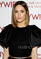 当地时间6月18日，2014年纽约“WIFT女装设计奖”在McGraw Hill大厦举办。萝丝·拜恩 (Rose Byrne) 身穿詹巴迪斯塔·瓦利 (Giambattista Valli) 小黑裙亮相