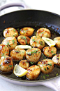 Honey Sriracha Scallops - outrageously delicious scallops in sticky sweet, savory and mildly spicy honey Sriracha sauce. Every bite is bursting with fresh and juicy goodness.