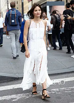 2016春夏纽约时装周海报独家秀场外街拍(3)：型人表现有惊有喜，“NY限量版”Look等你接招！