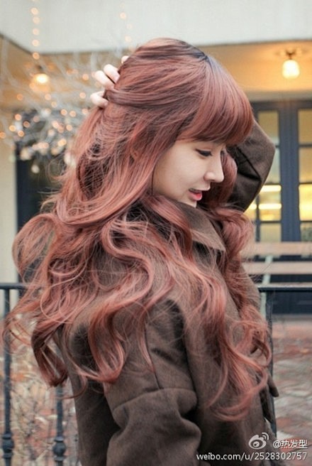 红色的卷发、极美 #妩媚# #美女#