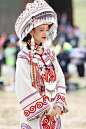 凉山彝族传统选美大赛：45名彝族帅哥靓女进入决赛_索玛 : 2018凉山彝族火把节彝族传统选美大赛在四川凉山州昭觉县谷克德景区举行，进入决赛的45名彝族帅哥靓女经过近4个小时的激烈角逐，来自宁南县的冷恩阿媛夺得金索玛奖，雷波县的吉克罗曲夺得金鹰奖；景雨婷、曲比白雪获银