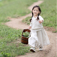 在画画的虫子采集到人物素材
