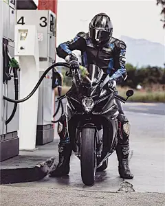 机车壁纸|暗夜骑士请查收_大排量摩托车_杂闻_摩信网