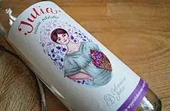 Wine package design &amp; logo for Winnica Julia 红酒 葡萄酒 插画 包装 艺术 时尚 设计 创意 花纹 人物插画
