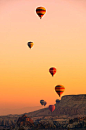 土耳其的卡帕多西亚，地球上最适合乘热气球的地方之一~