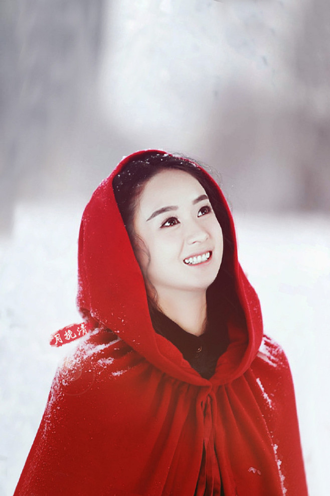赵丽颖冰雪中的红衣美人