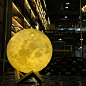 【3D打印月球灯】采用环保材料玉米杆制作而成，坚硬不变形，无污染，还可以降解再利用；3D打印的工艺让月球表面的凹凸阴影都能完美再现，给你一个真正能捧在手中的月亮~￥160