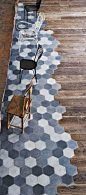 Paola Navone : Tiles to wood floor transition