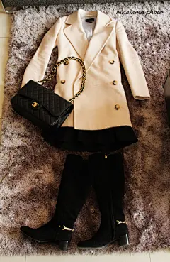 外面套上个大衣就能出门了。
　　大衣是去年买的Massimo Dutti.