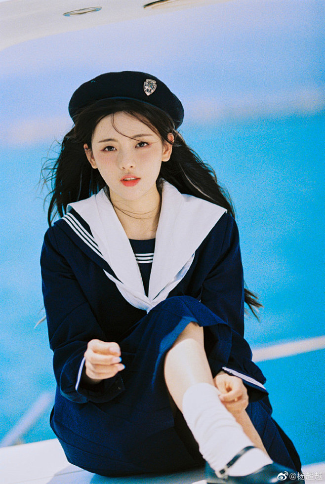 夏天的海盐汽水
偷偷的尝一口
和我一起：...