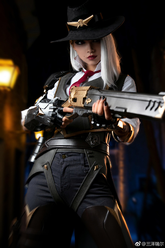 守望先锋 艾什 #艾什cos# cosplay正片 这又是一次作死的旅程，11月3日BlizzCon公布了艾什，我和某摄影就决定亲手制作这套 ...