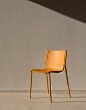 ilseop yoon开发出带有褶皱图案的轻质铝制椅子