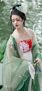 清水芙蓉
采集@别致的七
cr：美人赋