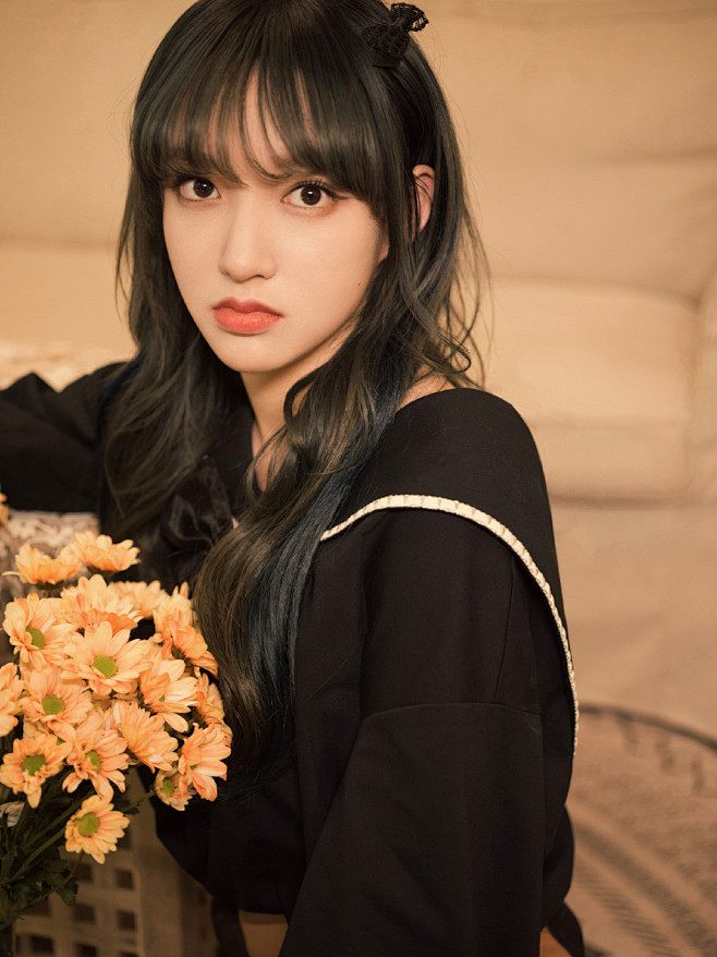 程潇黑衣甜美少女感写真图片