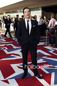 【Benedict Cumberbatch】“神探夏洛克”本尼迪克特·康伯巴奇(Benedict Cumberbatch)帅气助阵2012年英国学院电视奖(British Academy Television Award)颁奖典礼_海报时尚网