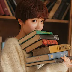 日系短发俏皮少女唯美高清桌面壁纸