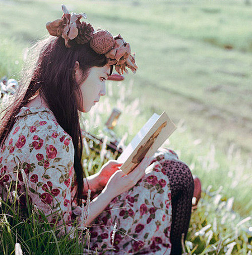 女人唯一不能舍弃的爱好就是读书，因为读书...